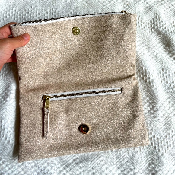 Stacy Kessler beige vegan leather fold over clutch with champagne sparkles NWOT - Picture 2 of 8